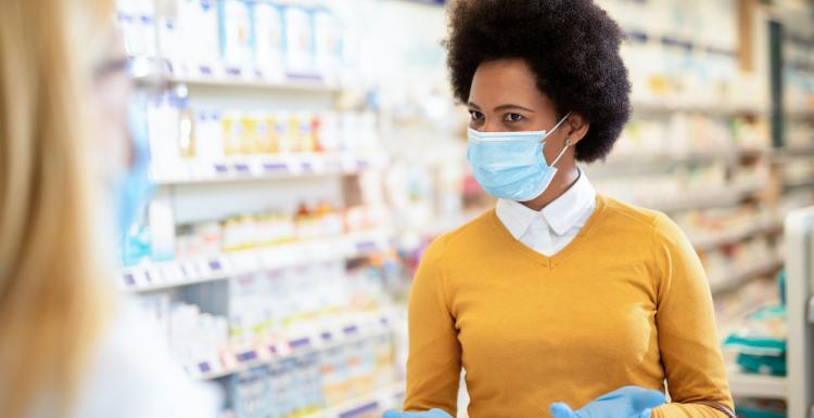 pharmacist-wearing-a-face-mask