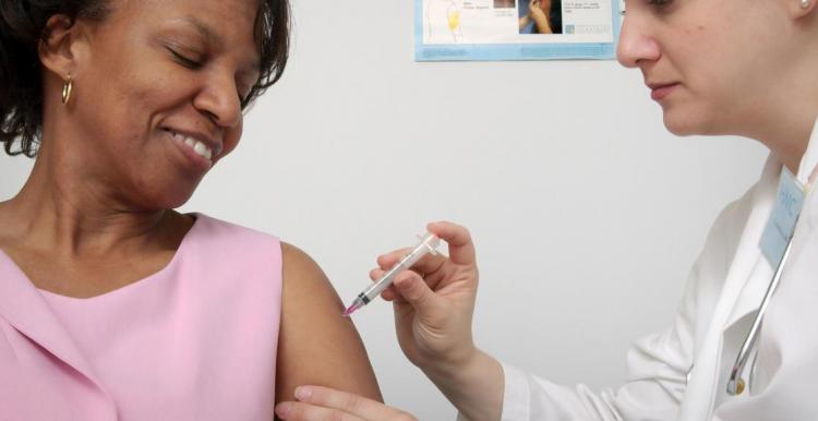 woman having the flu vaccine