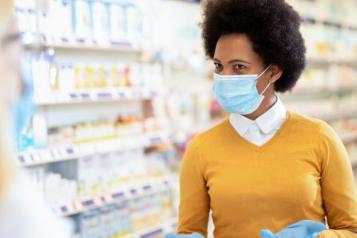 pharmacist-wearing-a-face-mask